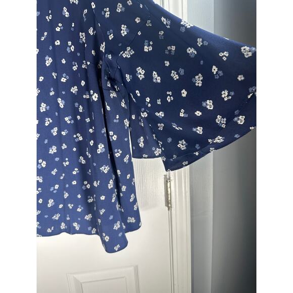 Lane Bryant Tiered Flutter Sleeve Blouse – Blue Floral – Size 26/28 - Picture 5 of 7